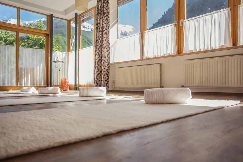 Hotel Vier Jahreszeiten Sankt Leonhard im Pitztal Exterior photo