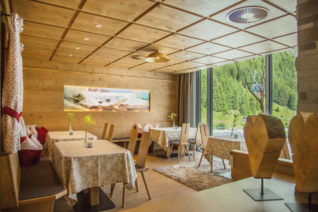 Hotel Vier Jahreszeiten Sankt Leonhard im Pitztal Exterior photo