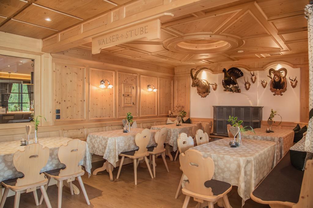 Hotel Vier Jahreszeiten Sankt Leonhard im Pitztal Exterior photo